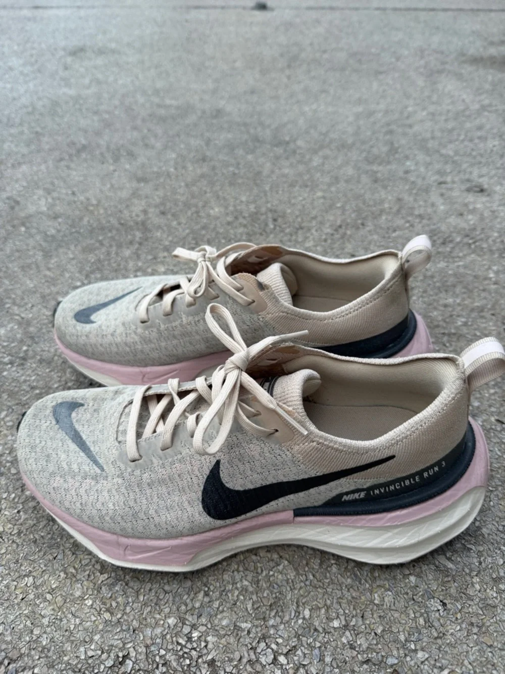 Nike Women's invincible run 3 Running Shoes in Beige with Pink and Black Swoosh - Picture 1 of 7
